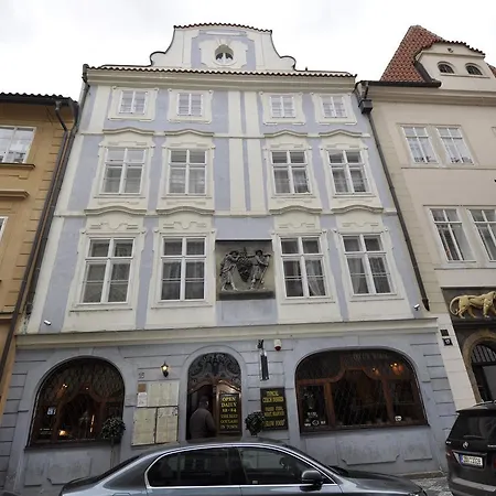 Husova 15 *